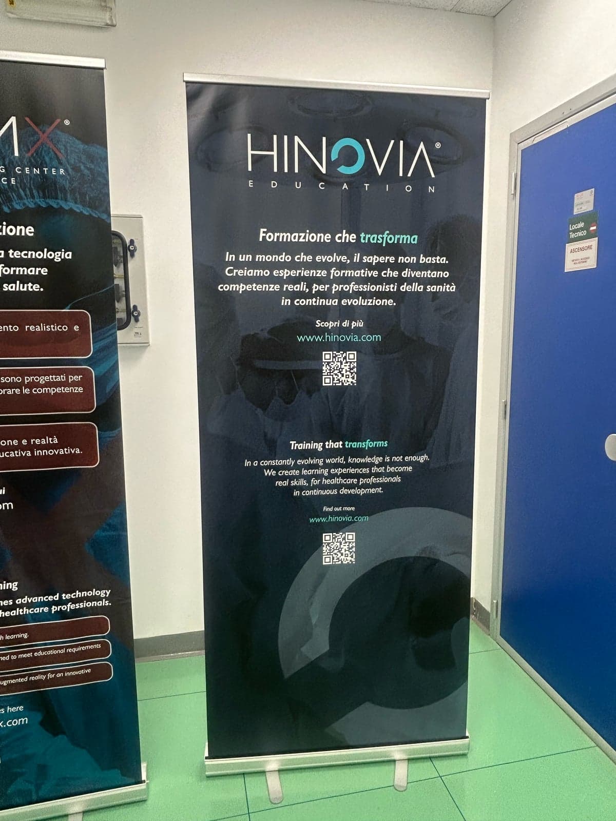 Information banners in the AnatomX corridor